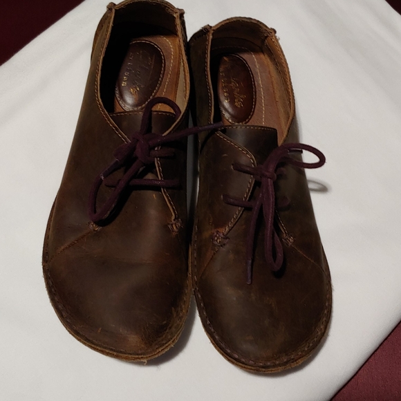 Clarks Shoes - Like new yet Vintage Clark's Artisan woman's size 6 shoe